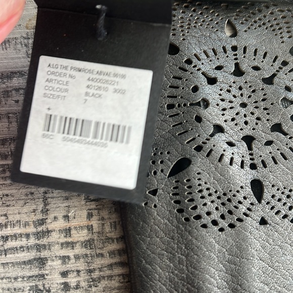 Burberry Leather Primrose gloves - Picture 10 of 17